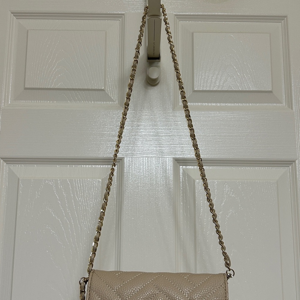BCBG Paris Quilted Crossbody Bag in Creamy Beige - Wristlet Strap Woven Chain - Picture 4 of 11